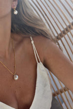 Load image into Gallery viewer, BAROQUE PEARL NECKLACE
