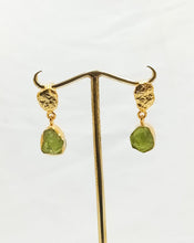 Load image into Gallery viewer, RAW PERIDOT GOLD DROPS