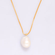 Load image into Gallery viewer, BAROQUE PEARL NECKLACE